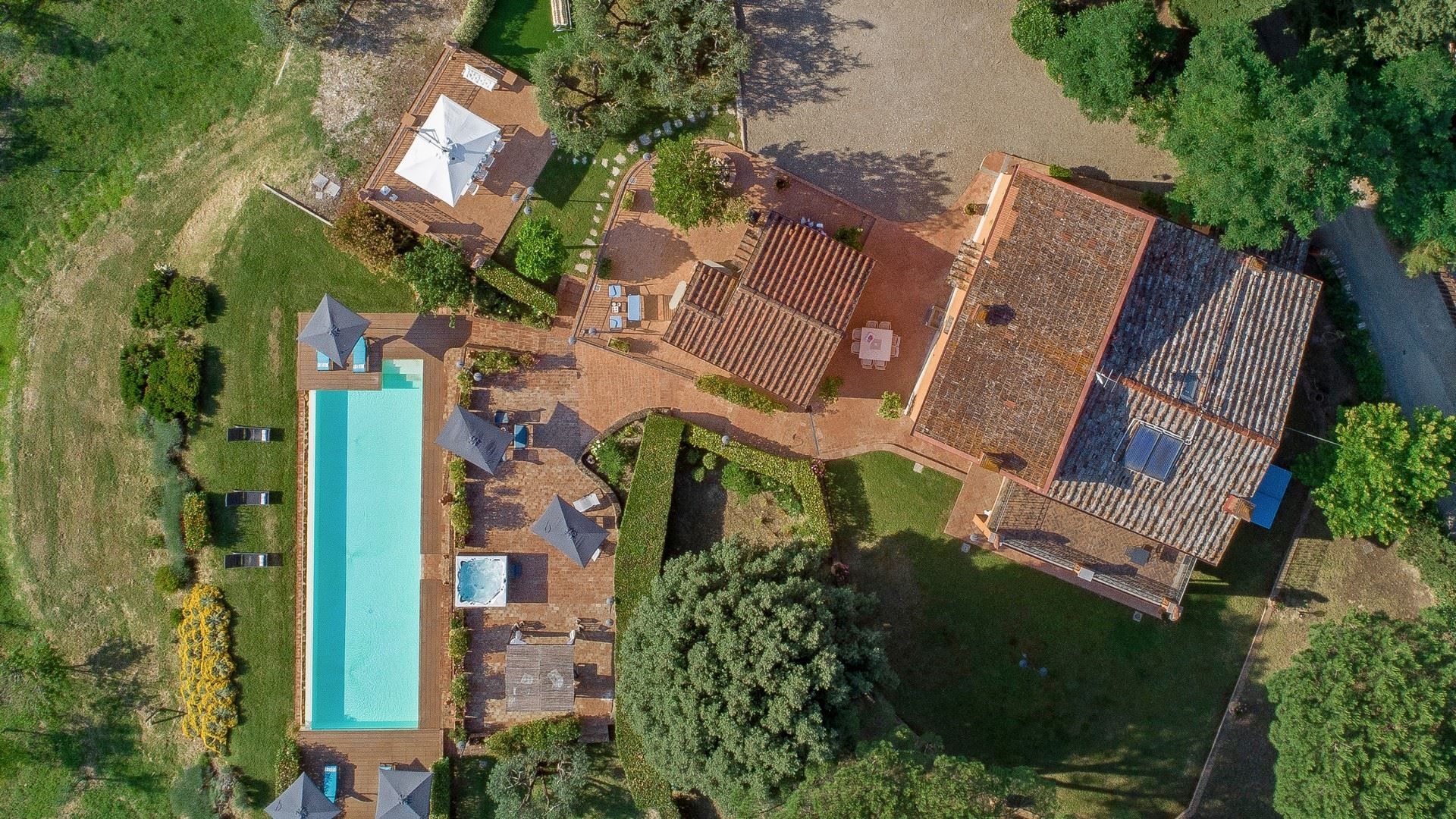 Michael Neeley and Krista Inochovsky Neeley lead power couples and entrepreneurs at the Freedom Lifestyle Mastermind Retreat in Tuscany, Italy 