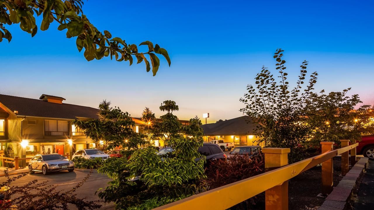 Best Western Plus Tree House Hotel in Mt. Shasta, CA