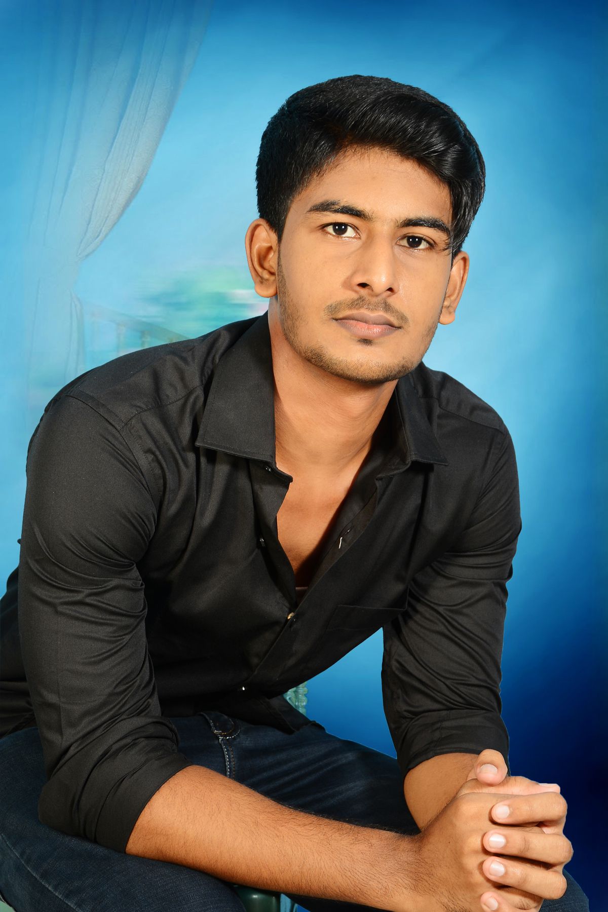 Kapilthev Kanapathipillai - Sri Lankan guy wearing a black polo with a blue gradient background