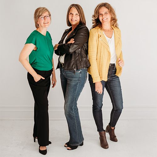 Image of Nicole Gebhardt, Owner of Niche Leaders with team
