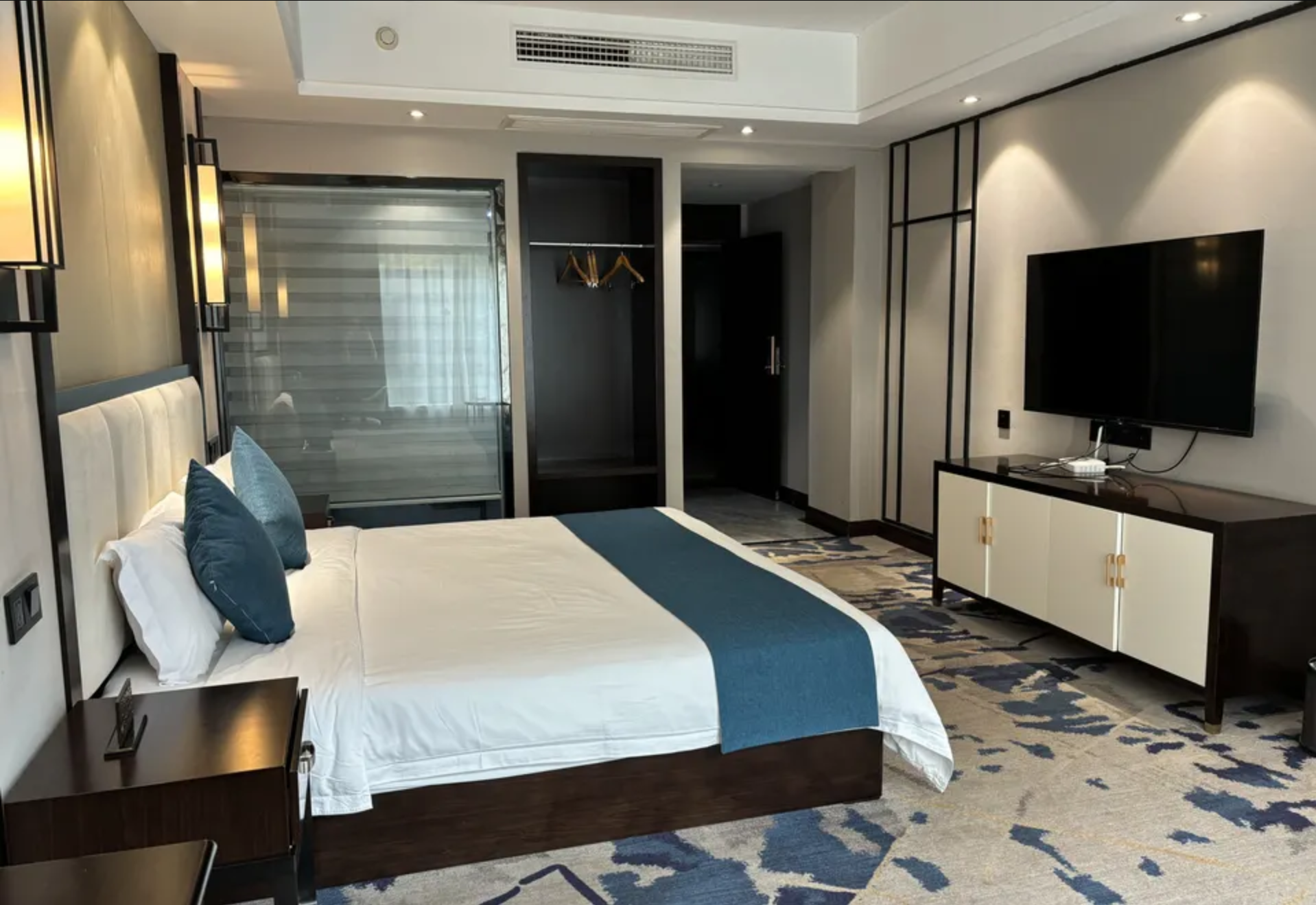 Example hotel room on the China Wildlife Photo Safari