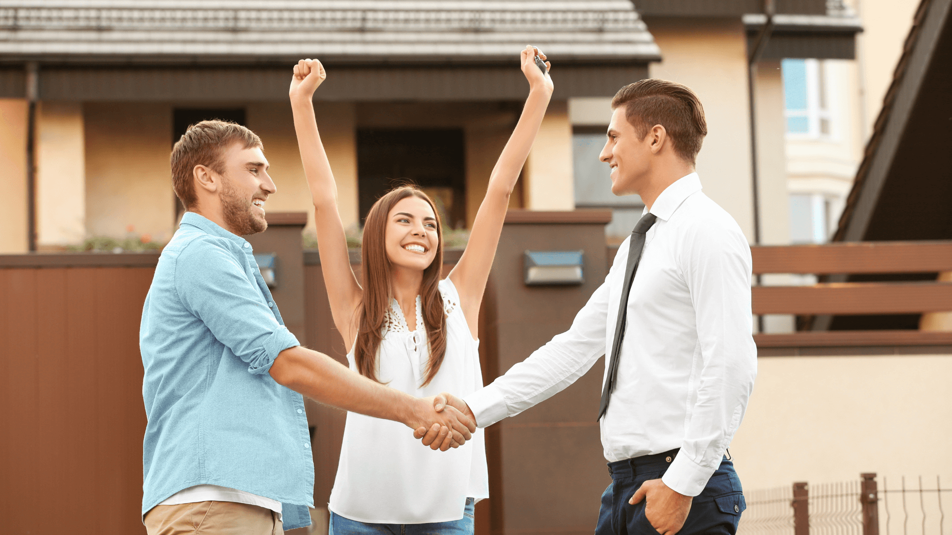 Homeowner and broker shaking hands on a refinancing deal