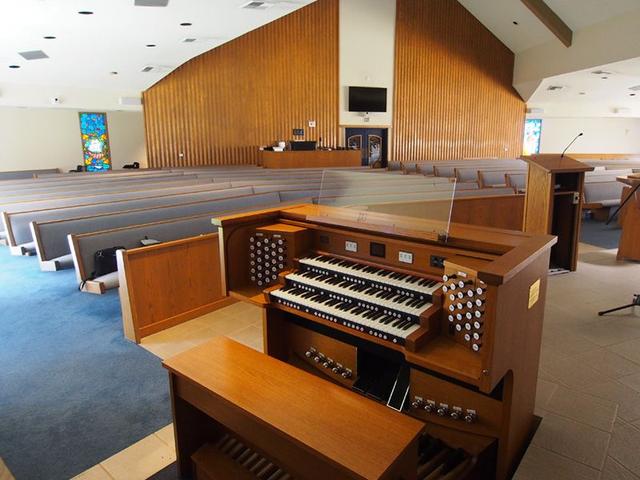 Church KeyboardRodgers Johannus Monarke Organs
