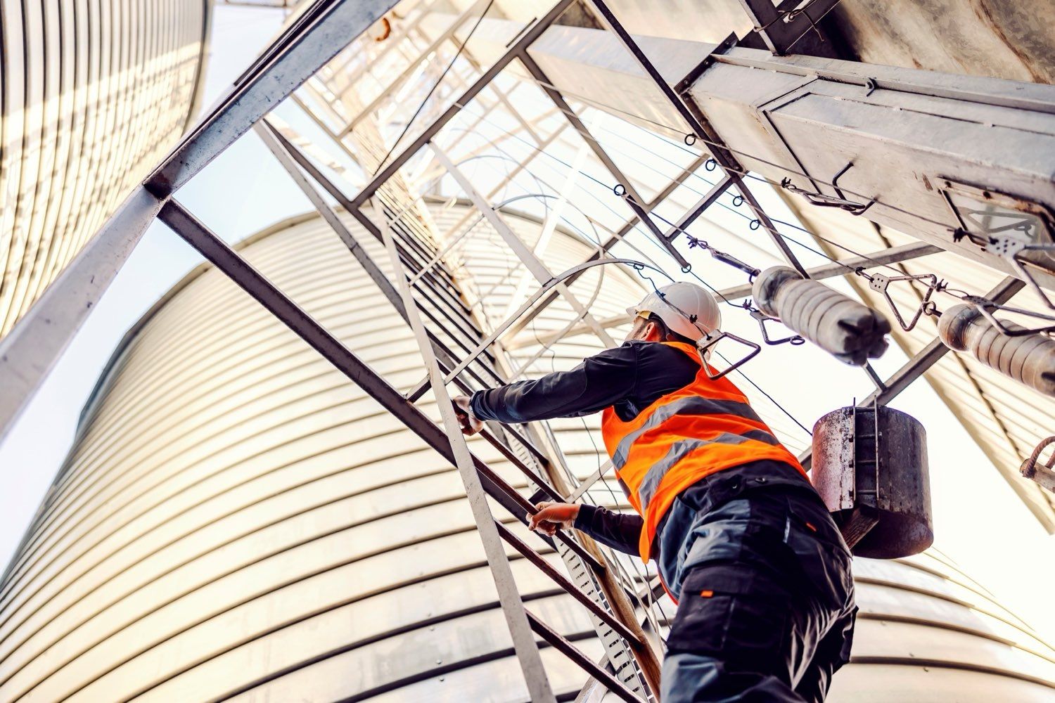 A GrainMX measurement underway inside a steel grain bin