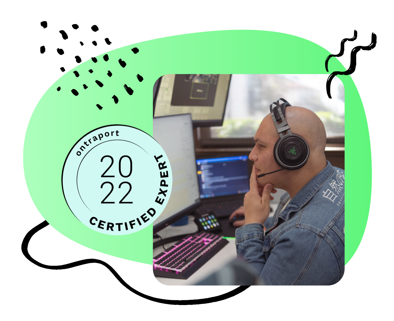 Icon of a person with headphones on, looking at a computer screen.